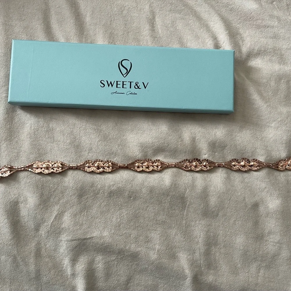 Sweet &V belt with crystals and beige satin tie. - Picture 3 of 3